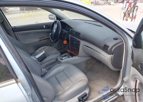 2003 Volkswagen Passat Glx from USA, damaged, VIN WVWWH63B13E410638